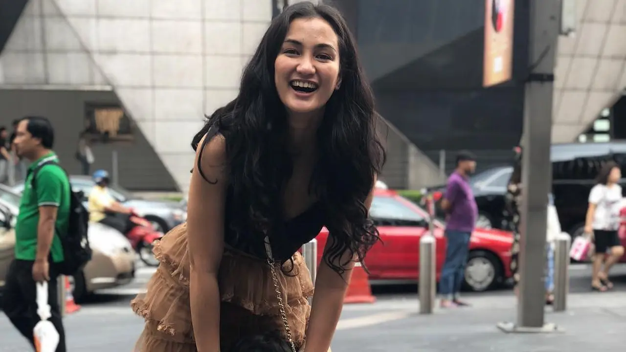 [Fimela] Atiqah Hasiholan dan Salma