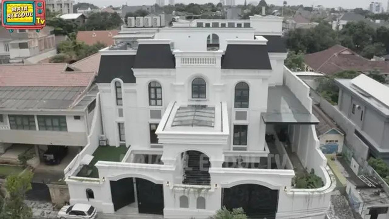 5 Potret Fasad Depan Rumah Sarwendah, Bentuknya seperti Istana Eropa