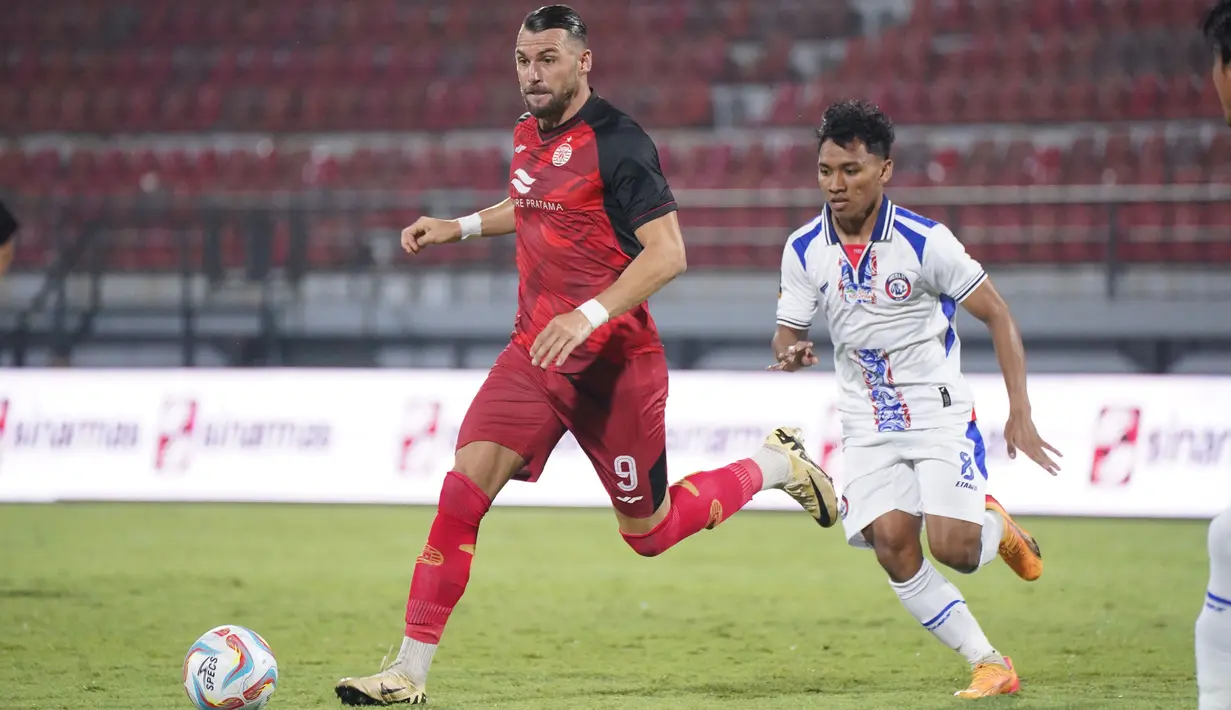 

<p>Pemain Persija Jakarta, Marko Simic (kiri) menguasai bola dibayangi pemain Arema FC, Arkhan Fikri pada laga matchday kedua Grup B Piala Presiden 2024 di Stadion Kapten I Wayan Dipta, Gianyar, Bali, Rabu (24/7/2024). (Dok. Persija)
<p>” data-template-var=”image”></picture>
<div>
<p><span>1</span><span>/</span><span>7</span>
<p>Pemain Persija Jakarta, Marko Simic (kiri) menguasai bola dibayangi pemain Arema FC, Arkhan Fikri pada laga matchday kedua Grup B Piala Presiden 2024 di Stadion Kapten I Wayan Dipta, Gianyar, Bali, Rabu (24/7/2024). (Dok. Persija)
</div>
</div>
</figure>
<figure id=