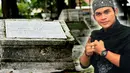 Mbah Mijan meramal seorang artis kondang berinisial O akan meninggalkan belantika dunia hiburan (Liputan6.com)