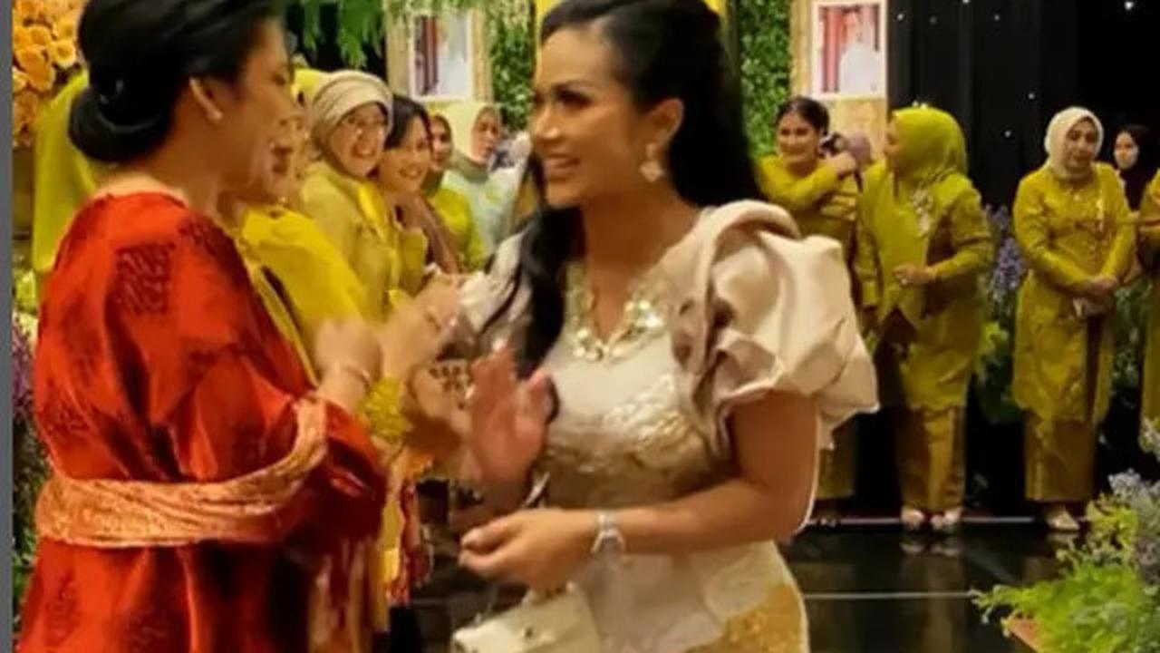 6 Momen Pernikahan Anak Sambung Bella Saphira, Dihadiri Artis Senior 90-an