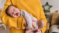 9 Cara Hilangkan Cegukan pada Bayi yang Aman dan Ampuh Dilakukan di Rumah