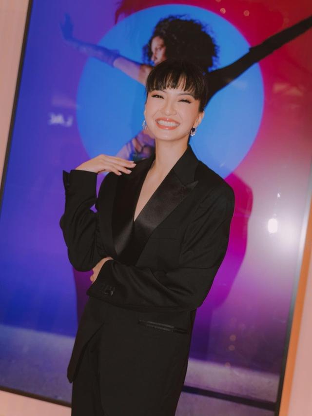 Aktris Usia 30-an Rambut Poni