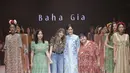 Koleksi Baha Gia yang dibawa di Plaza Indonesia Fashion Week bertema ‘Iridian Escapade’ yang membangkitkan gambaran perjalanan yang penuh warna dan penuh semangat yang penuh dengan keindahan dan kegembiraan. [Fimela/Daniel Kampua]