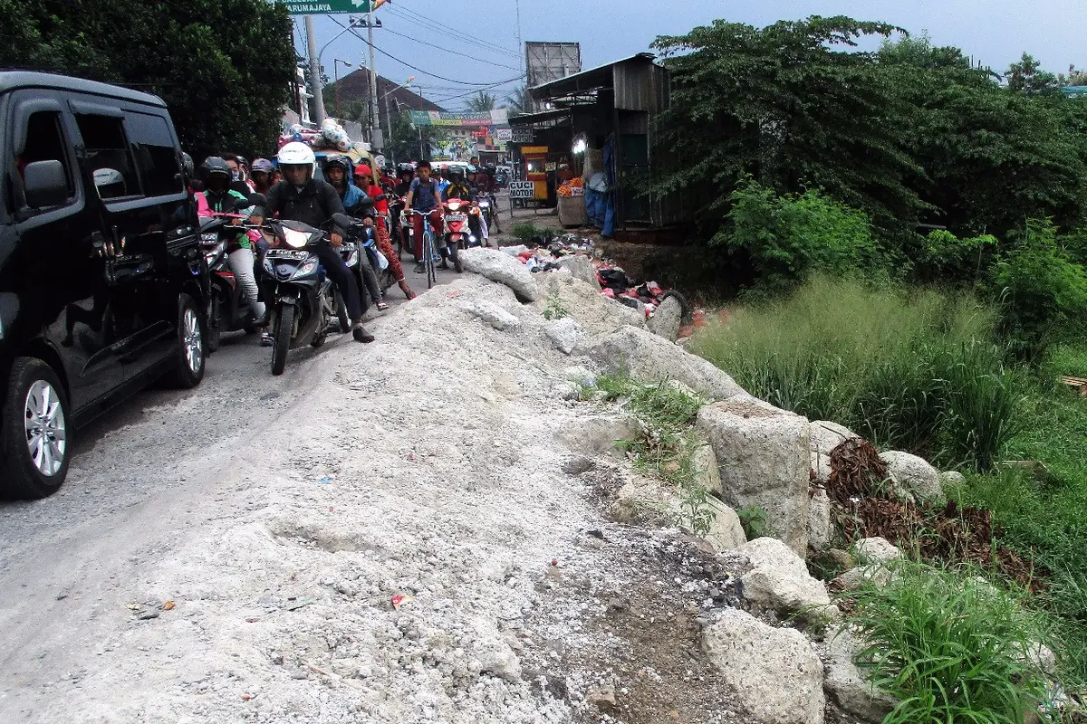 Jalan rusak di bekasi