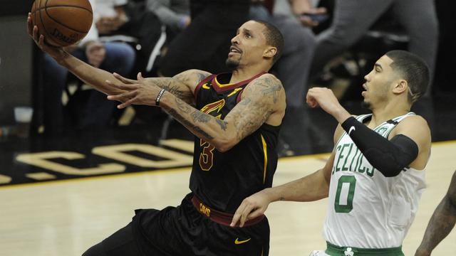 George Hill melakukan layup saat Cavaliers kalahkan Celtics di gim ketujuh final Wilayah Timur NBA