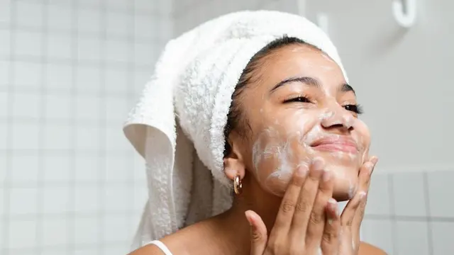 Aman dan Nyaman Digunakan, Ini 5 Basic Skincare Remaja untuk Cegah Jerawat