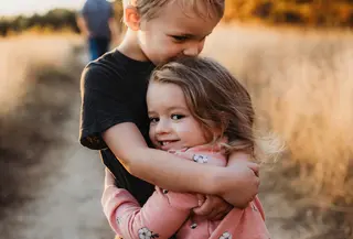 Terdapat 7 aspek kepekaan sosial anak. (Foto: Unsplash/Patty Brito)