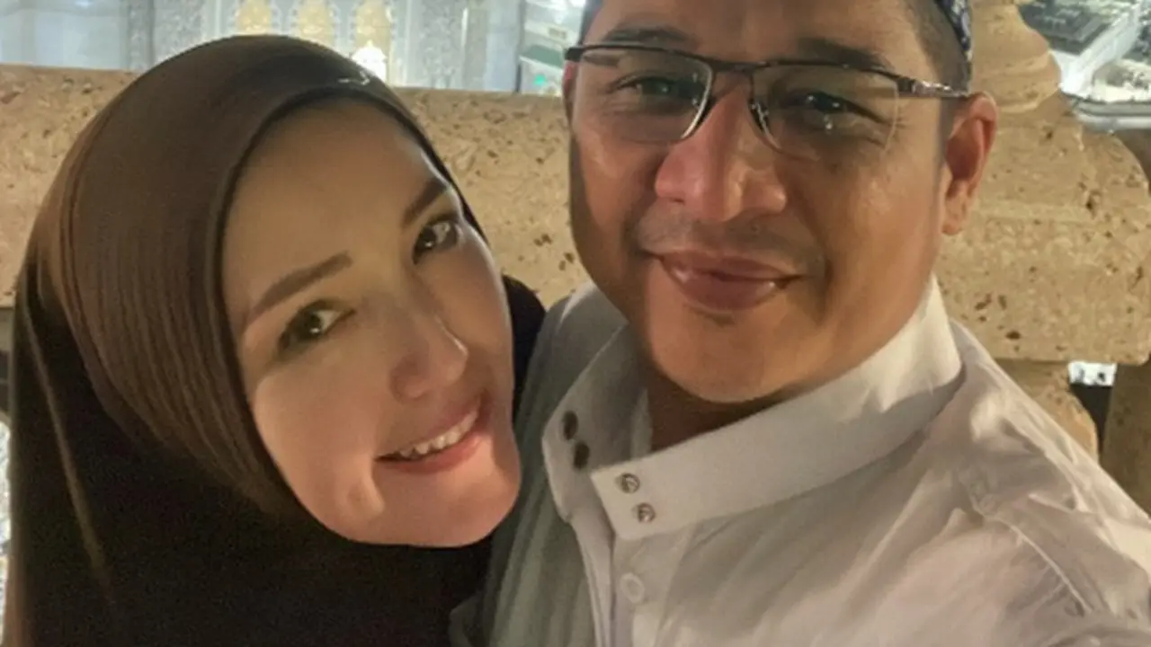 Potret Pasha Ungu dan Adelia Jalani Ibadah Haji 2025