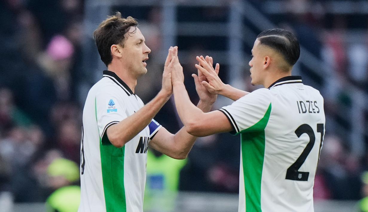 Adapun Sassuolo menghuni peringkat ke-9 dengan angka 21. Tim berjulukan Neroverdi memperpanjang tren positif dari musim lalu dengan mengalahkan Fiorentina 3-1, dan kini sukses mencuri satu poin di tim favorit juara AC Milan. (AP Photo/Luca Bruno)