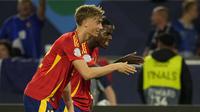 Nico Williams (belakang) dari Spanyol merayakan gol bersama Dean Huijsen&nbsp;saat melawan Prancis dalam pertandingan semifinal Nations League di MHPArena, Stuttgart, Jerman, Kamis, 5 Juni 2025. (AP Photo/Martin Meissner)
