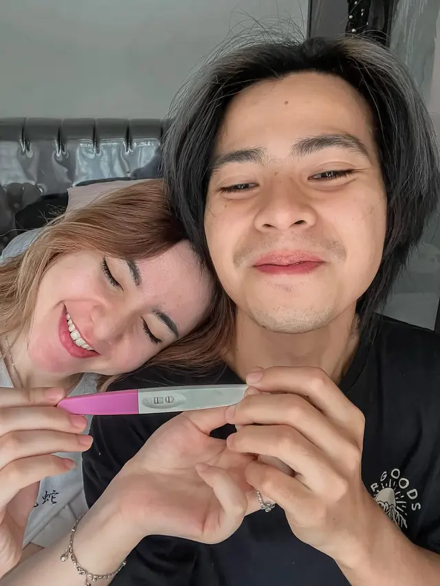 Arnold Leonard dan Moniq Crasivaya umumkan kabar kehamilan (Foto: Instagram crasivayamoniq)