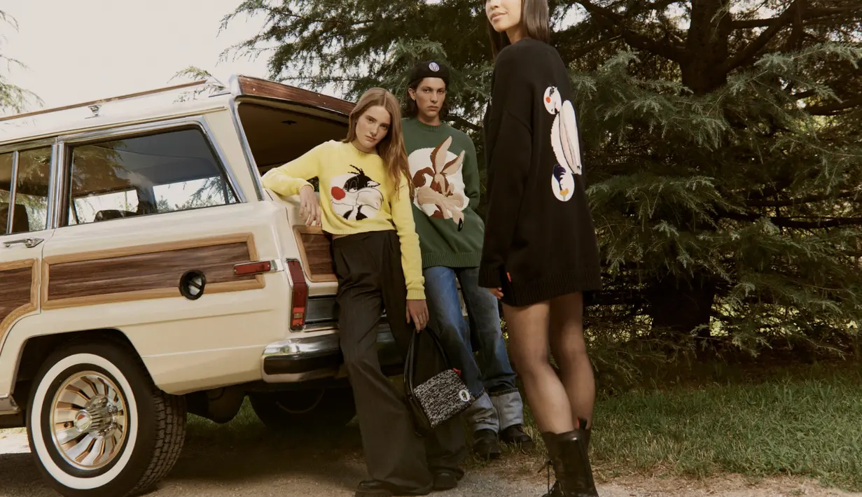 Karakter Bugs Bunny, Daffy Duck, Wile E. Coyote, Road Runner mewarnai setiap fashion item yang dirilis.