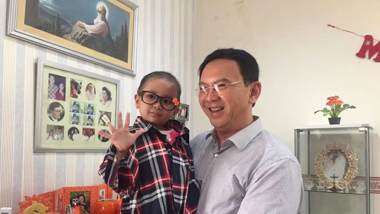 Ahok dengan bocah penderita Leukimia