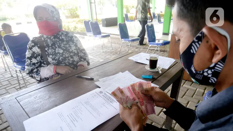 Warga Curug Terima Bantuan Langsung Tunai Dana Desa