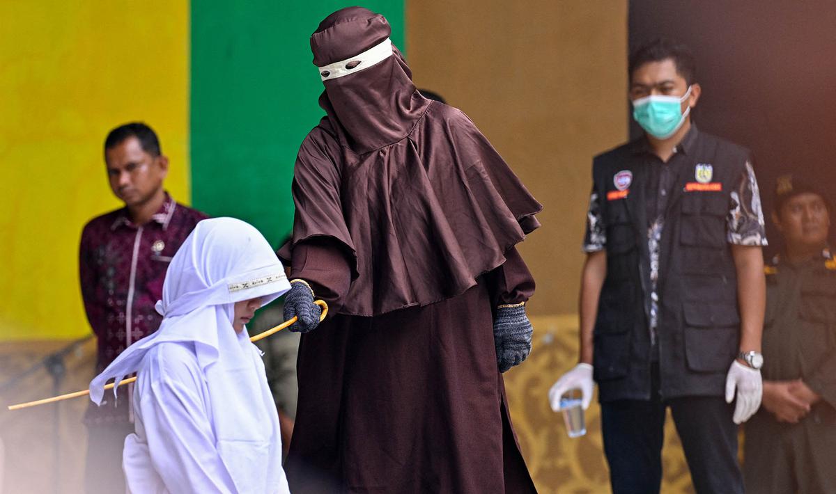 11 Pelanggar Syariat Islam Jalani Hukuman Cambuk di Banda Aceh