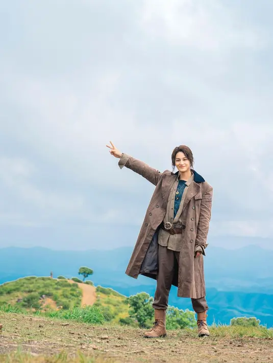 Kim Bum di balik layar drakor Tale of the Nine-Tailed 1938. (Instagram/ k.kbeom)
