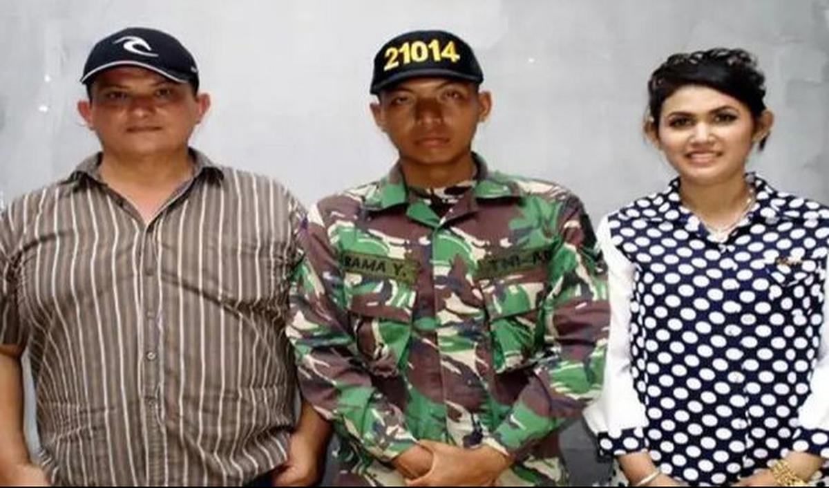 1. Rama Yohanes adalah anak dari legenda perfilman horor Indonesia, Suzzanna.