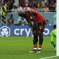 Reaksi kecewa pemain Belgia,&nbsp;Romelu Lukaku setelah gagal mencetak gol ke gawang Kroasia saat matchday ketiga Grup F Piala Dunia 2022 yang berlangsung di&nbsp;Ahmad Bin Ali Stadium, Kamis (01/12/2022). (AP/Francisco Seco)