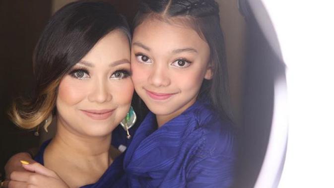 Hari Ibu Nora B3 Dan Naura Luncurkan Videoklip Duet Showbiz Liputan6 Com
