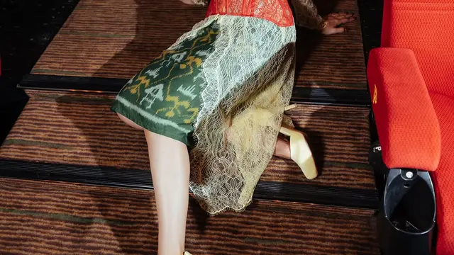 Gaya Mawar Eva De Jongh Tampil Berkebaya dengan Rambut Curly  di Gala Premiere Film Terbaru, Dihadiri Sang Kekasih Bryan Domani