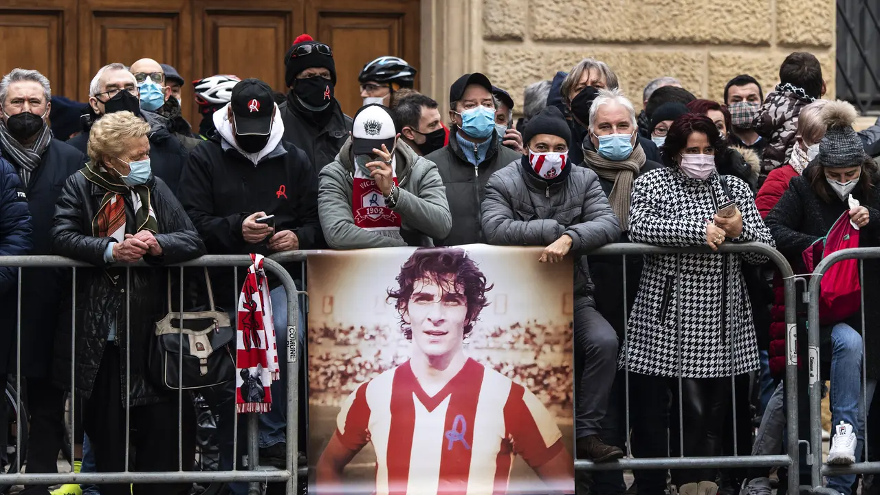 Sejumlah Legenda Sepak Bola Italia Hadiri Pemakaman Paolo Rossi