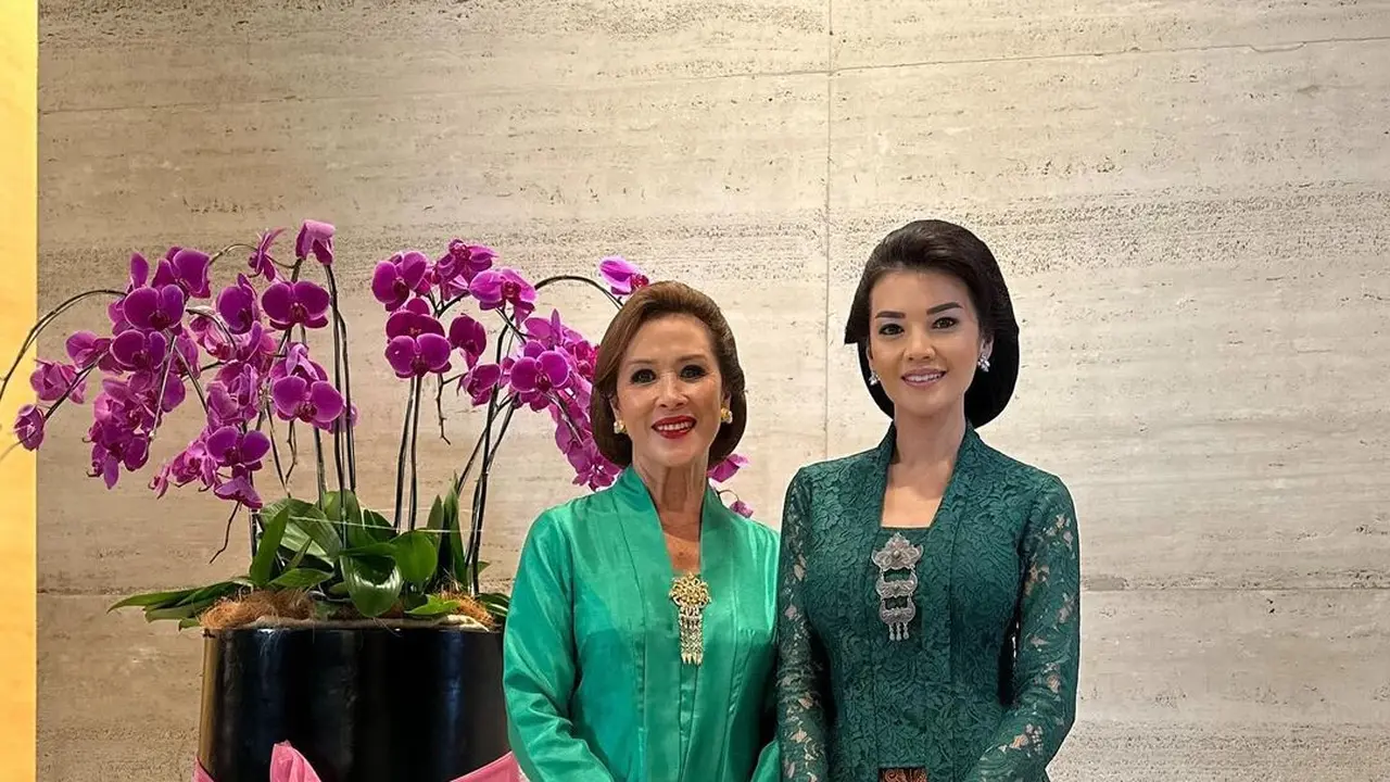 Potret cantik Farah Quinn kenakan kebaya (Sumber: Instagram/@farahquinnofficial)