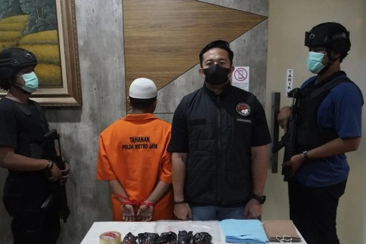 Polda Metro Jaya mengungkap kasus peredaran sabu dengan modus pakan burung di Bekasi. (Dok. Antara)