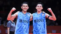 Ganda putra Indonesia Fajar Alfian/Muhammad Rian Ardianto dipastikan lolos ke semifinal BWF World Tour Finals 2023. Dua kemenangan straight game membuat selisih game Fajar/Rian tidak lagi terkejar oleh dua pasangan lain di Grup B. (foto: PBSI)