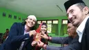 Syukuran secara sederhana digelar di kediamannya. Ria Irawan dan Mayky Wongkar mengajak para tamu yang hadir menyantap hidangan seperti somay, es dawet sampai rujak buah. (Adrian Putra/Bintang.com)