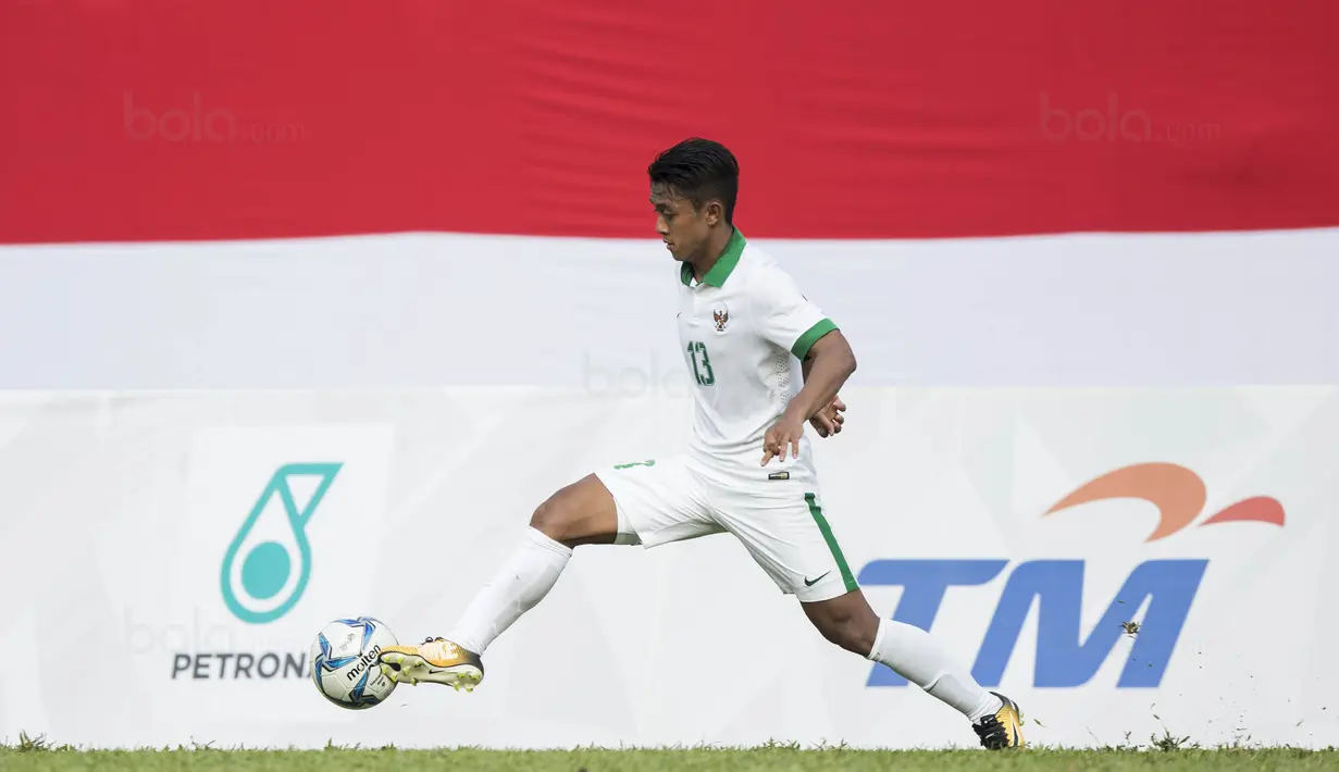 Gelandang Timnas Indonesia milik klub Persib Bandung, Febri Hariyadi mencetak satu gol indah saat Timnas U-22 Indonesia mengalahkan Kamboja 2-0 pada SEA Games 2017, Kuala Lumpur. (Bola.com/Vitalis Yogi Trisna)