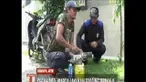 Warga juga melakukan pemeriksaan jentik-jentik nyamuk di kamar mandi serta tempat penampungan air.
