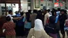 Ratusan karyawan nonmedis RSUD Koja, Jakut, mogok kerja dan menuntut perbaikan uang tunjangan. Para pasien yang tengah berobat pun telantar. 