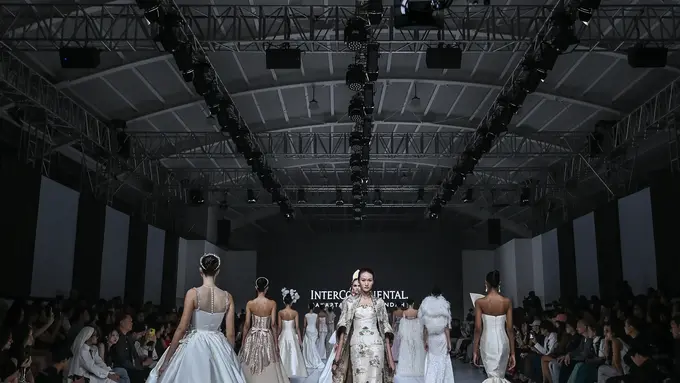 Inspirasi Gaun Pengantin Romantis nan Eksploratif dari Rama Dauhan dan Didi Budiardjo di Jakarta Fashion Week 2026