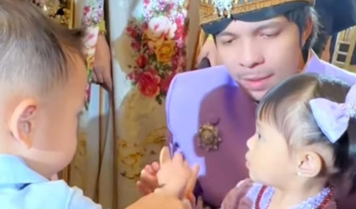 Potret Ameena dan Rayyanza langsung banjir komentar dari netizen. Mereka salfok dengan ucapan Ameena yang memanggil Rayyanza dengan sebutan 'Apung'.