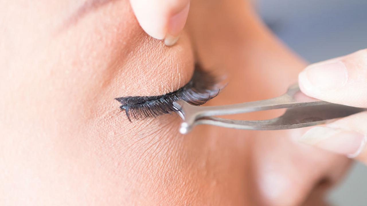 Waspada Bahaya Bulu Mata Palsu