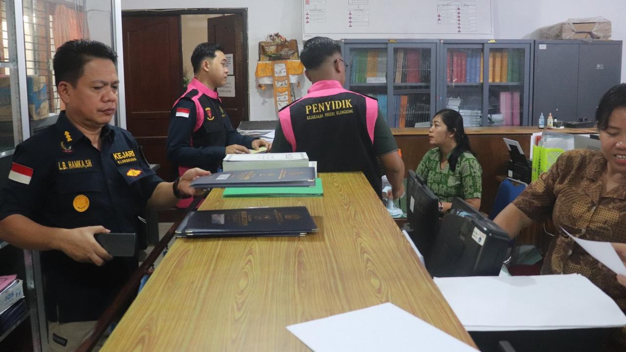 Jaksa Geledah SMK Negeri 1 Klungkung Bali, Temukan 293 Ijazah Siswa Ditahan Sekolah!