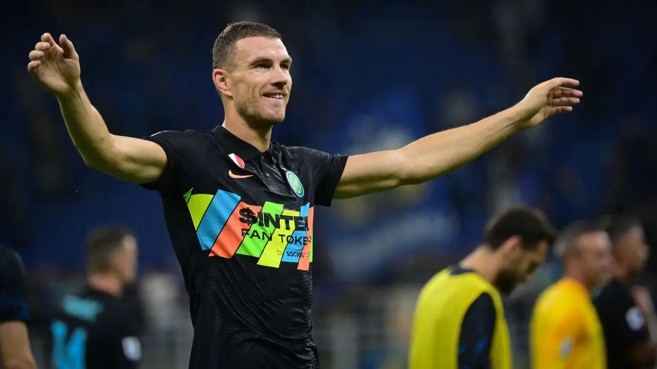 Foto: Tak Ada Pemain Juventus, Simione dan Vlahovic Tempel Ketat Immobile dari Daftar Top Skor Liga Italia 2021 / 2022