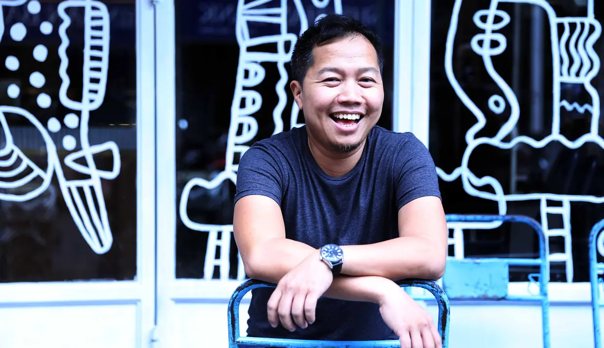 Sandhy Sandoro hingga kini belum memberi tahu pada buah hatinya terkait perpisahannya dengan Ade Sechan. Menurutnya, sang anak belum pantas mengetahui masalah yang terjadi di rumah tangganya. (Nurwahyunan/Bintang.com)