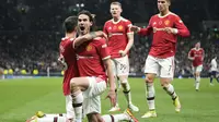 Edinson Cavani berselebrasi setelah mencetak gol kedua Manchester United ke gawang Tottenham Hotspur pada pertandingan Liga Inggris di Tottenham Hotspur Stadium, Sabtu, 30 Oktober 2021. (AP Photo/Frank Augstein )