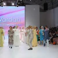 Wardah menggandeng tujuh desainer lokal untuk tampil di Jakarta Fashion Week 2023. (Dok/Fimela/Daniel Kampua).