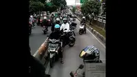 Ulah Pemotor Nakal Lawan Arus di Jalur Busway MT Haryono