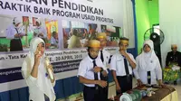 Kerajinan batu akik jadi mata pelajaran di Madrasah Tsanawiyah Al Mubarak di Tacipi Kabupaten Bone, Sulawesi Selatan.