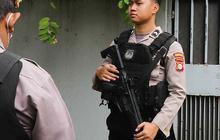 FOTO: Polisi Bersenjata Laras Panjang Kawal Ketat Penggeledahan Rumah Ketua KPK Firli Bahuri