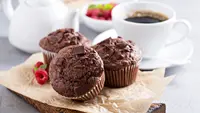 Resep muffin coklat tanpa menggunakan mixer yang anti gagal dan mudah untuk dibuat,