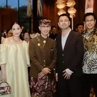 Nagita Slavina kembali curi perhatian dengan tampilan anggun effortless-nya saat kondangan di Bali [@raffinagita1717]