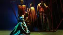 Para aktor Teater Koma menampilkan adegan dalam pementasan Rumah Sakit Jiwa di Graha Bhakti Budaya, Taman Ismail Marzuki, Jakarta, Rabu (29/7/2026). Produksi ke-237 Teater Koma yang berkolaborasi dengan Bakti Budaya Djarum Foundation ini kembali menghadirkan karya almarhum N. Riantiarno dengan interpretasi artistik baru yang merefleksikan isu kemanusiaan, relasi kuasa, dan kesehatan mental yang tetap relevan di tengah perkembangan zaman. (KLY/ Budy Santoso)
