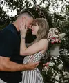 Taylor Swift tunangan dengan Travis Kelce. (dok Instagram @taylorswift/https://www.instagram.com/p/DN02niAXMM-/?img_index=1/Naura Rizkiawan)