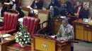 Menhan, Ryamizard Ryacudu membacakan pandangan pemerintah terkait RUU Pengelolaan Sumber Daya Nasional (PSDN) untuk Pertahanan Negara dihadapan paripurna ke-11 DPR RI tahun sidang 2019-2020 di Kompleks Parlemen, Jakarta, Kamis (26/9/2019). (Liputan6.com/Helmi Fithriansyah)