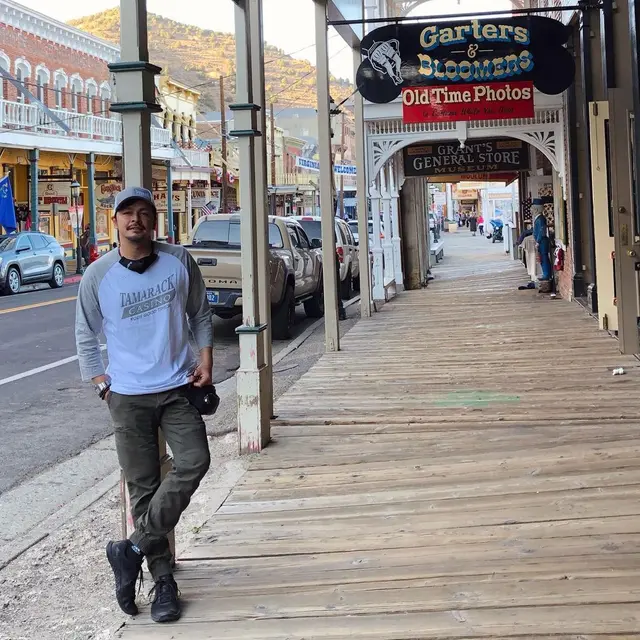 Thomas Djorghi makin terlihat tampan meski usianya tak lagi muda